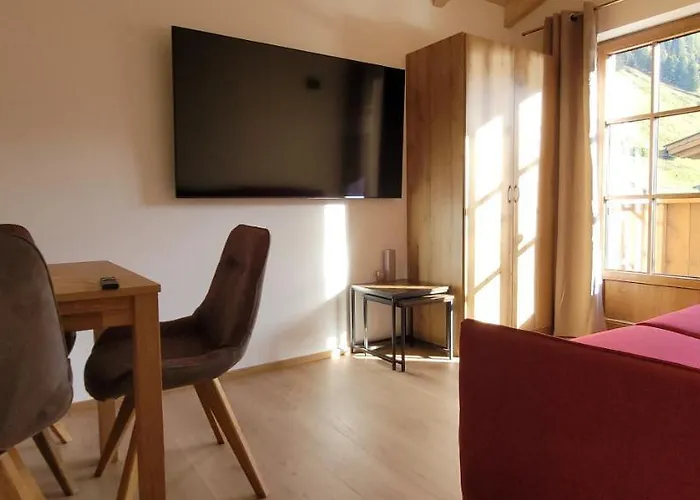 Hochalmbahnen 1-18, Maislaufeldweg 1t 劳里斯